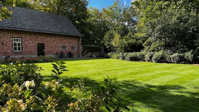Strak speelgazon direct na aanleg in Laren